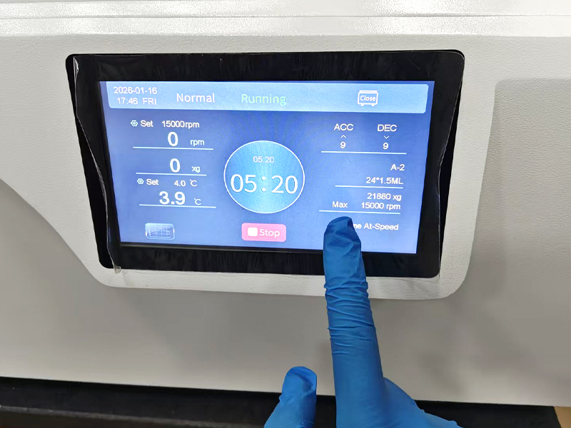 Refrigerated centrifuge